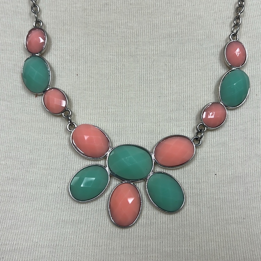 Statement necklace - Picture 2 of 3